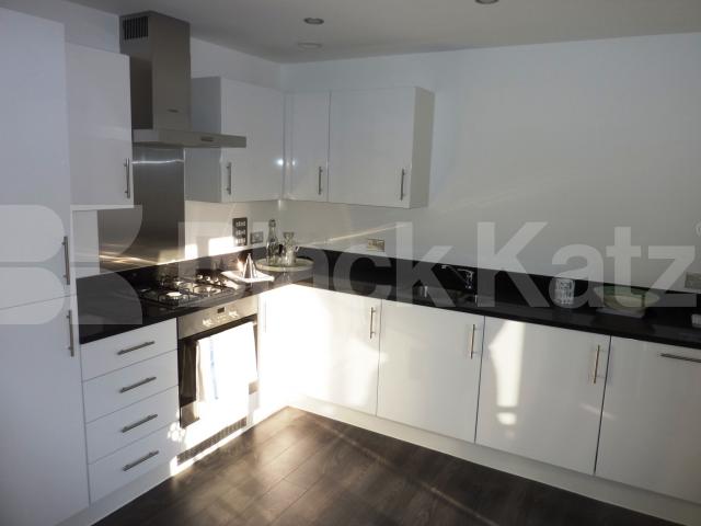 			NEW LUXURY INSTRUCTION!, 2 Bedroom, 1 bath, 1 reception Flat			 Chris Pullen Way, CALEDONIAN ROAD